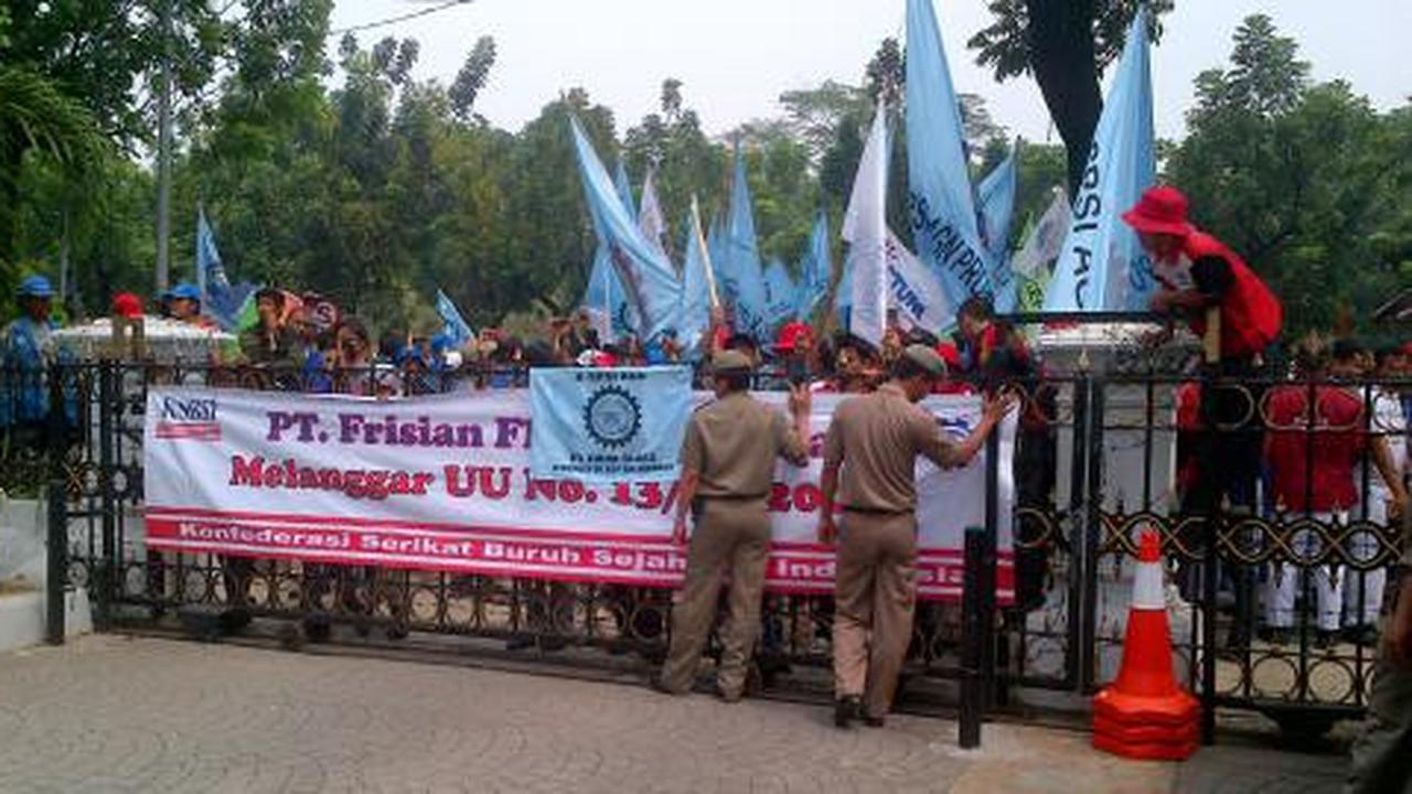 Buruh tagih janji Jokowi soal UMP