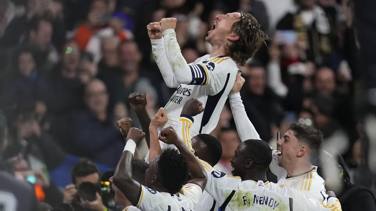 Foto: Lesatan Super Luka Modric saat Jebol Gawang Sevilla, Bawa Real Madrid Kukuh di Puncak Klasemen Liga Spanyol