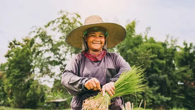 Ilustrasi seorang ibu yang tinggal di pedesaan/freepik.com/user6624752