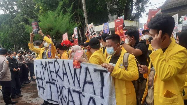 Aliansi Mahasiswa Kawal Sidang Asusila Dosen Unsri di PN Palembang
