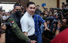 FOTO: Ekspresi Harvey Moeis Mendengar Dakwaan JPU Saat Sidang Perdana di Pengadilan Tipikor