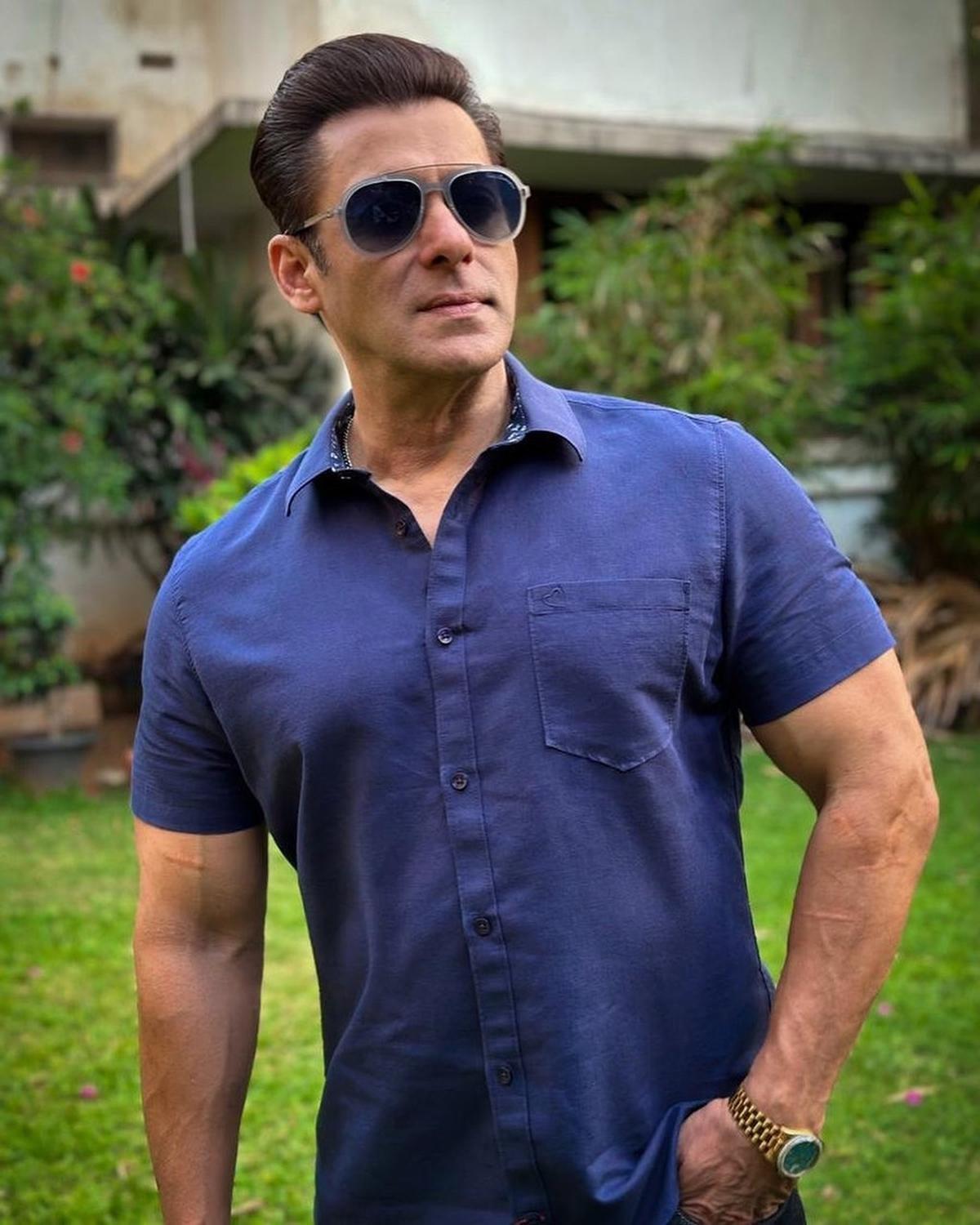 Salman Khan merayakan Lebaran bersama keluarga tercinta.