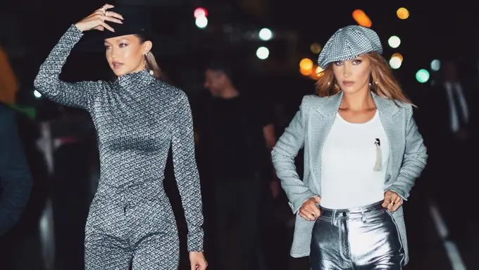 Dari Gigi Hadid Hingga Zendaya, Adu Gaya Bernuansa Abu-Abu Perak di New York Fashion Week