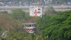 Mercusuar di bangunan Bandar Udara Kemayoran tampak terbengkalai, Jakarta, Selasa, (11/11/2015). Akan dilakukannya renovasi untuk memperbaiki sejumlah bangunan yang telah dimakan usia. (Liputan6.com/Gempur M Surya)