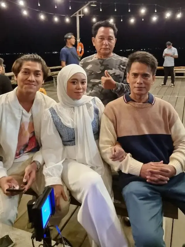 6 Momen Seru Lesti Kejora dan Rizky Billar Baby Moon Ke Pantai Carita