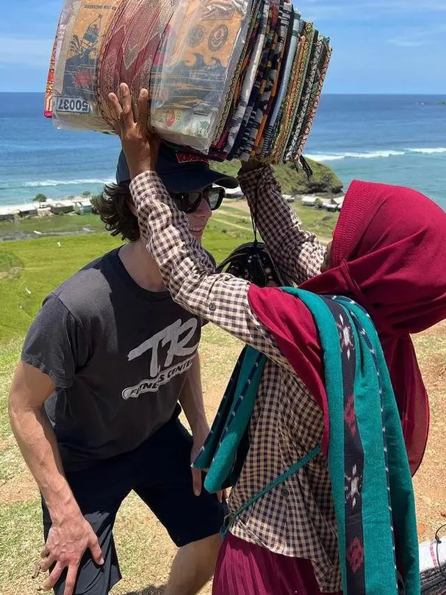 10 Momen Lucu Pembalap MotoGP Melokal di Lombok, Makan Nasi Putih Lauknya Nasi Goreng