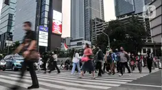 Downgrade, Saat Masyarakat Cari Celah untuk Bertahan Hidup