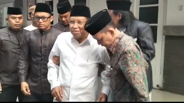 Kiai Said Aqil Salat Hajat Bareng Gus Kikin Jelang Pemilihan Ketum PBNU, Sebuah Kode?