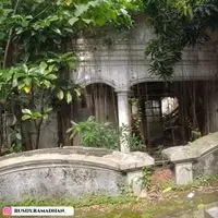 Rumah artis 80-an terbengkalai (YouTube/Bangku Kosong TV)