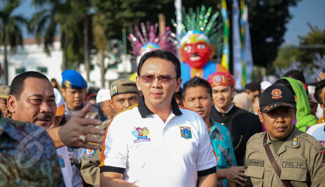 Gubernur DKI, Basuki Tjahaja Purnama meresmikan serangkaian kegiatan peringatan HUT Ibu Kota ke-488 di Taman Fatahillah, Jakarta, Minggu (31/5/2015). Tema peringatan HUT ke-488 yakni, Jakarta modern, kreatif, dan berbudaya. (Liputan6.com/Faizal Fanani)