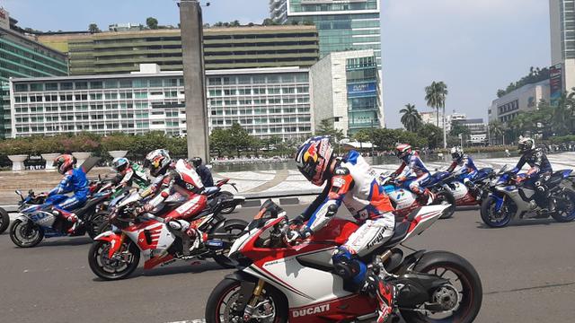Pembalap MotoGP Saat Melakukan Parade di Bundaran HI Jakarta.