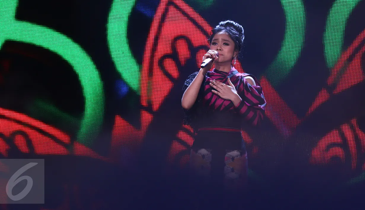 Penampilan Lesti di Panggung Konser Raya 22 Indosiar, Jakarta, Rabu (11/1). Konser Raya 22 Indosiar diramaikan dengan penampilan artis-artis papan atas Indonesia. (Liputan6.com/Herman Zakharia)