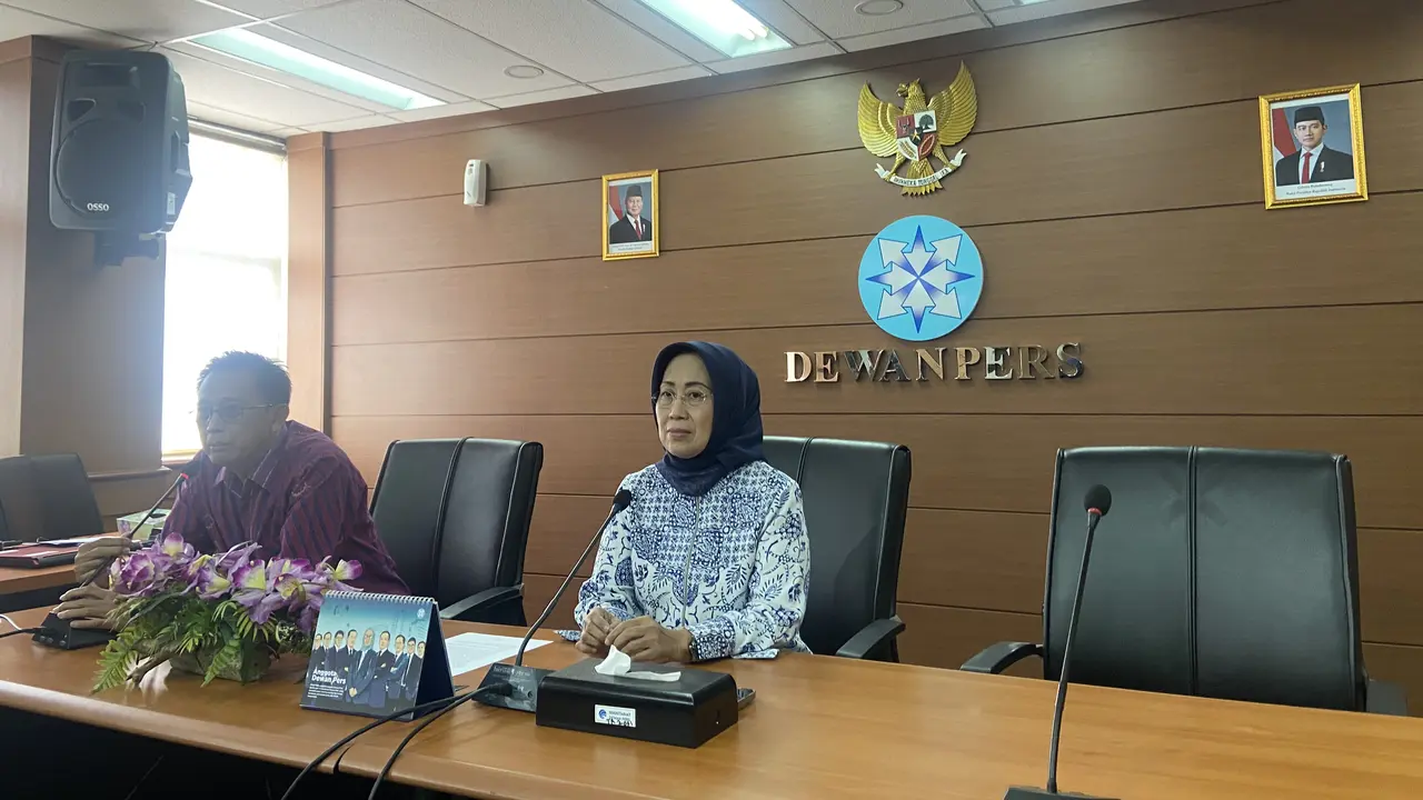 Ketua Dewan Pers Ninik Rahayu mengecam tindakan teror pengiriman kepala babi yang ditujukan kepada wartawan Tempo. (Liputan6.com/M Radityo Priyasmoro)