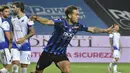 Bek Atalanta, Rafael Toloi, merayakan gol yang dicetaknya ke gawang Sampdoria pada laga lanjutan Serie A pekan ke-31 di Gewiss Stadium, Kamis (9/7/2020) dini hari WIB. Atalanta menang 2-0 atas Sampdoria.  (Gianluca Checchi/LaPresse via AP)