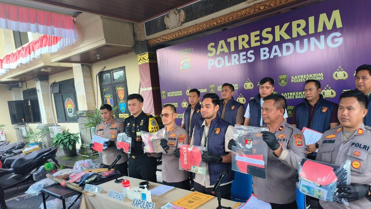 Konferensi pers di Mapolres Badung kasus WNA mesum. (merdeka.com/Kadafi).
