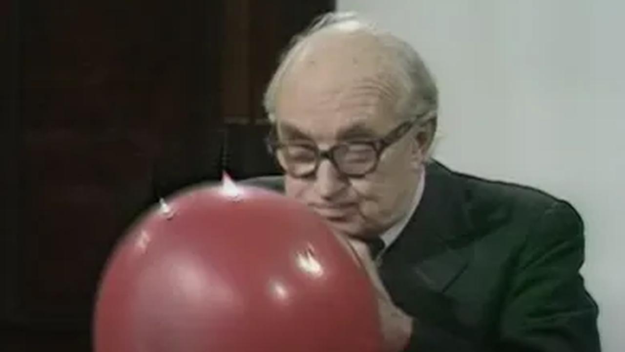 Efek suara yang melengking hanya berlangsung selama ada helium di sekitar pita suara.