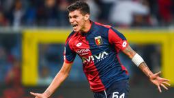 Pemain Genoa, Pietro Pellegri merayakan golnya ke gawang Lazio pada lanjutan Serie A Italia di Luigi Ferraris Stadium, Genoa, (17/9/2017).  Lazio menang 3-2. (Simone Arveda/ANSA via AP)