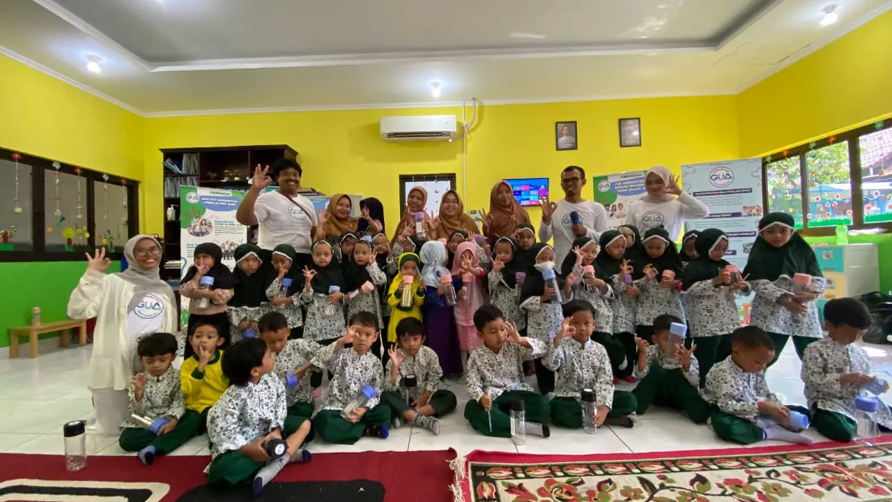 Komunitas GUA edukasi siswa TK di Tanggerang.