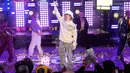 J-Hope (Jung Ho-seok) tampil untuk perayaan Malam Tahun Baru di Times Square, New York, Amerika Serikat, 31 Desember 2022. Membawakan hits solonya, Equal Sign dan Chicken Noodle Soup di tengah udara dingin New York, J-Hope tampil dengan sangat enerjik menghibur para penggemarnya. (Photo by Ben Hider/Invision/AP)
