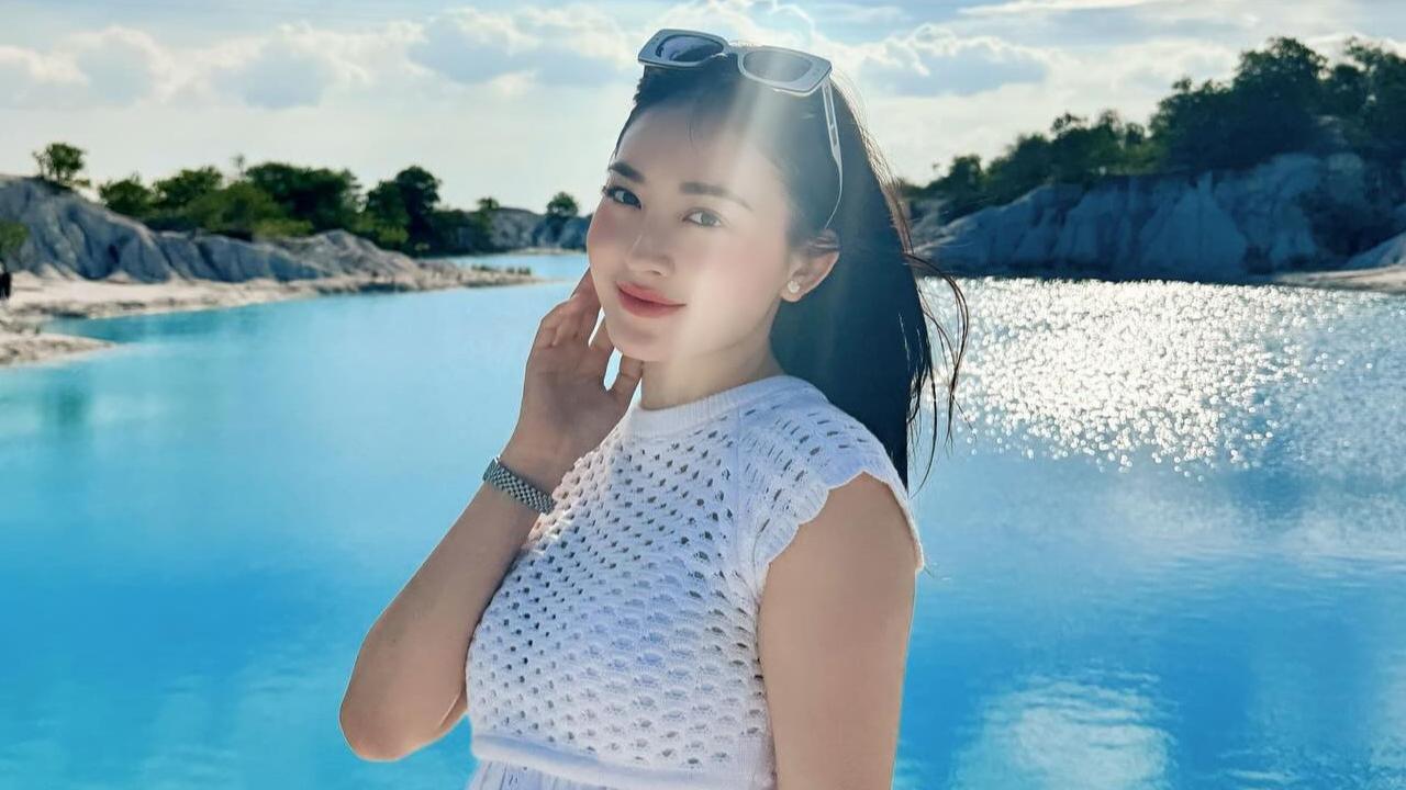 Potret Cantik Natasha Wilona saat Jalan-jalan di Bangka, Penampilannya Langsung Mencuri Perhatian