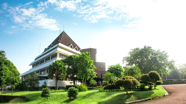 Seorang mahasiswa Fakultas Kehutanan dan Lingkungan IPB University, Galang Edhy Swasono, dilaporkan hilang saat mengikuti kegiatan Ekspedisi Studi Konservasi Lingkungan (Surili) 2023 di Cagar Alam (CA) Pulau Sempu ditemukan meninggal dunia.