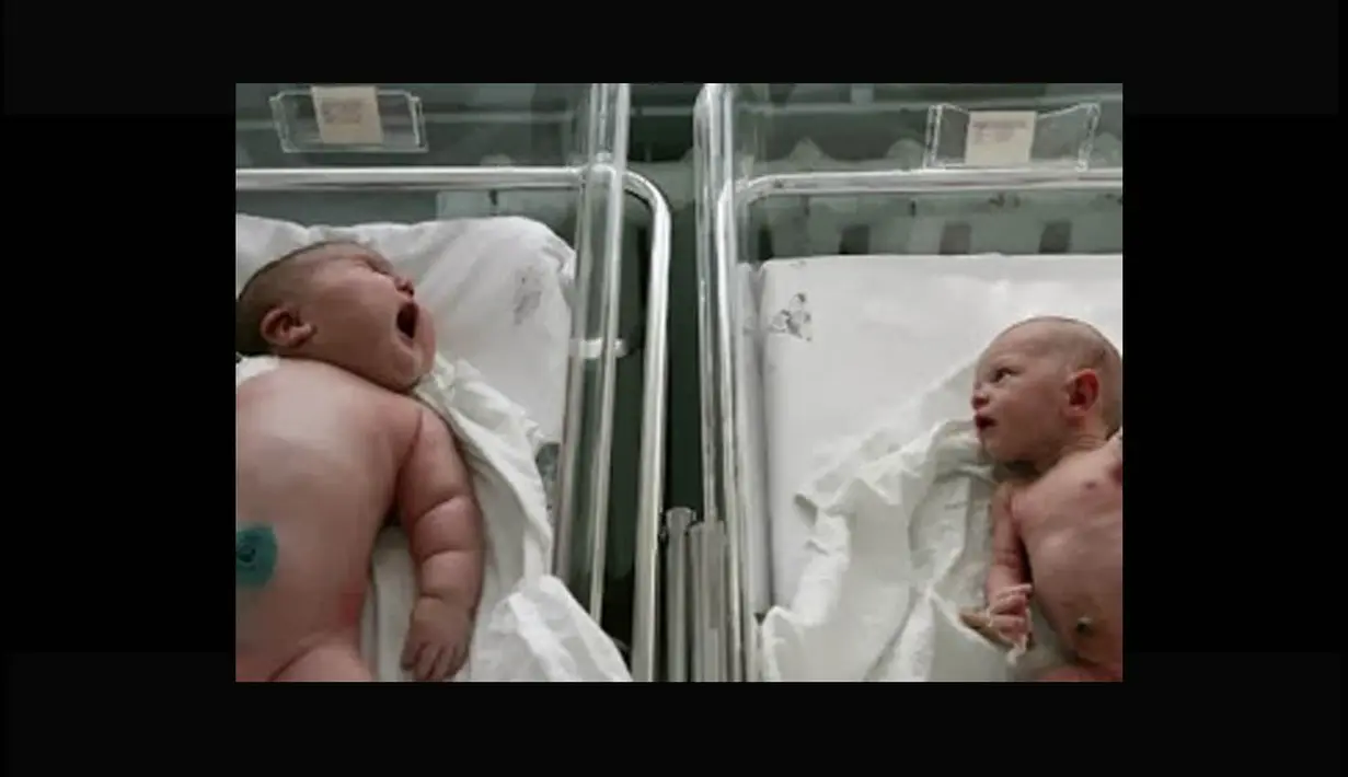 Bayi perempuan dari kota Siberia ini diberi nama Nadia Khalina. Lahir pada 26 September 2007, bayi tersebut memiliki berat 7,75 kg. (Istimewa)