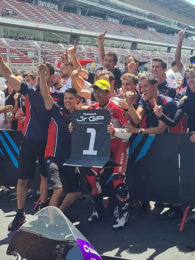 Pembalap Astra Honda Racing Team, Fadillah Arbi Aditama, membuat sejarah sebagai rider Indonesia pertama yang menang di JuniorGP.