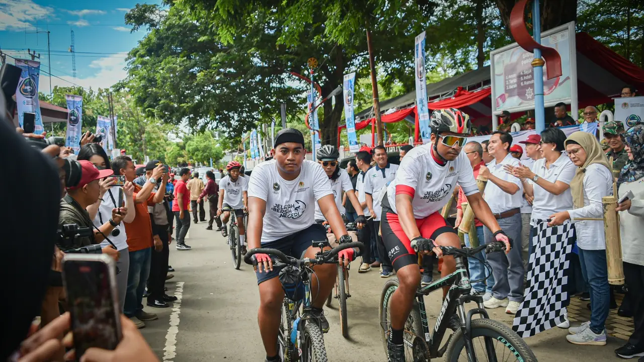 Tur Sepeda dari Bali ke Jakarta Bawa Pesan Penting Hari Peduli Sampah Nasional 2023