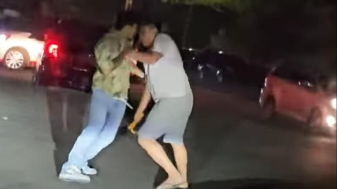 "Dia ngoceh-ngoceh juga, dia suruh berhenti, wah saya malah senang disuruh berhenti oke. (Lalu seperti) di video itu dia berhenti depan saya," tambah Rudy.