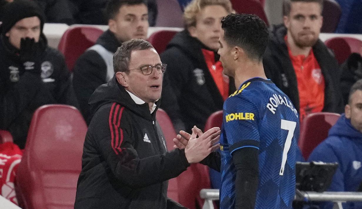 Kemenangan atas Brentford membuat Manchester United menjadi tim pertama yang meraih 300 kemenangan tandang di Liga Inggris.
Meski berhasil memetik tiga poin, Manchester United belum beranjak dari posisi ketujuh klasemen dengan 35 poin. (AP/Matt Dunham)