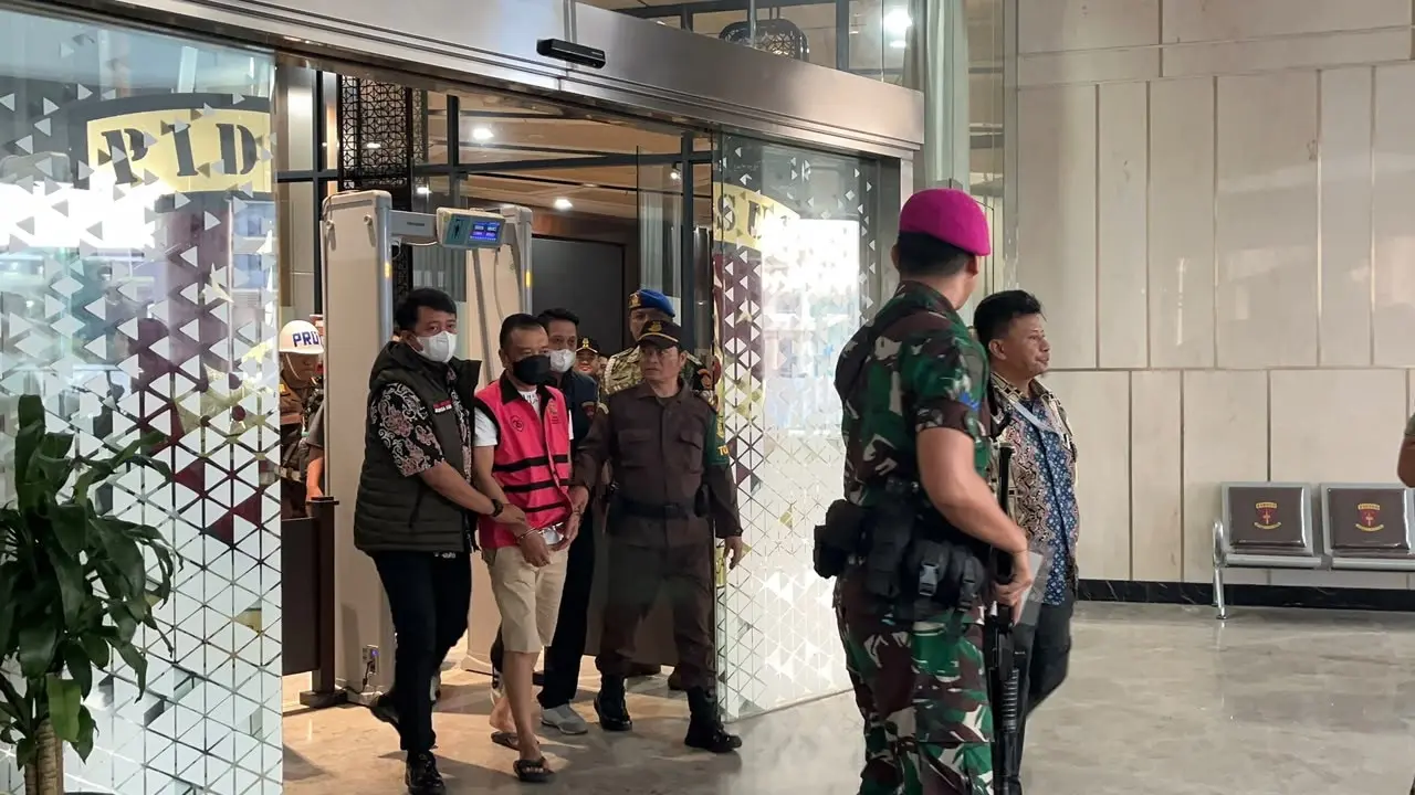 Don Ritto memakai rompi tahanan Kejagung. (Liputan6.com/Winda Nelfira).