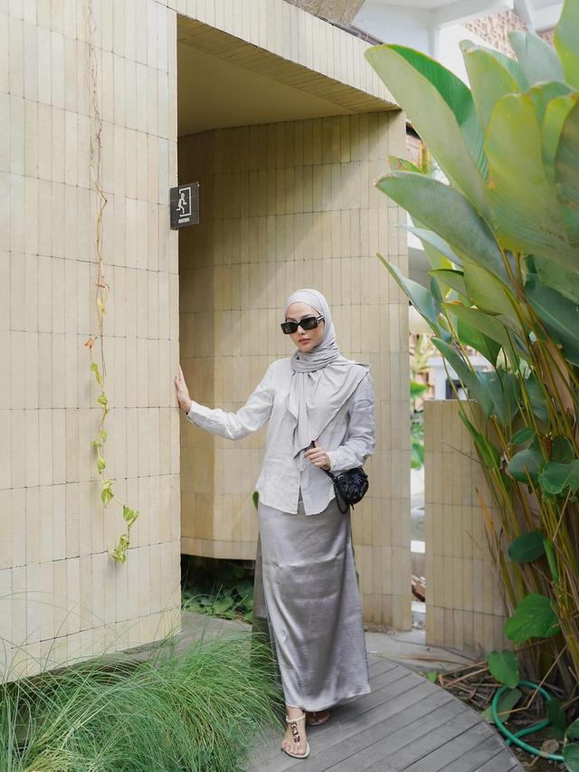 6 Gaya Berhijab Dara Arafah yang Sederhana, Cocok untuk Hijabers Pemula