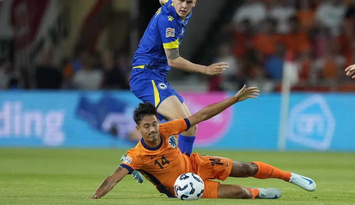 Pada duel di Stadion Phillips itu, Der Orange menang dengan skor 5-2. (AP Photo/Peter Dejong)