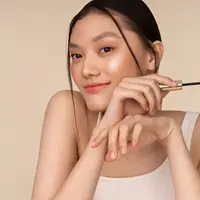 Sahabat Fimela, yuk simak tips mengaplikasikan makeup natural glowing untuk acara siang yang Bisa Kamu coba di rumah. [Dok/freepik.com]