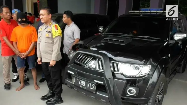 VIDEO: Pengendara Mobil Mewah Curi Kotak Amal