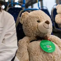 Boneka Teddy Bear di dalam bus/dok. HOK-ELANTO