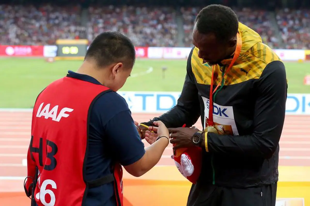 Minta Maaf, Juru Kamera Penabrak Bolt Berikan Hadiah Ini