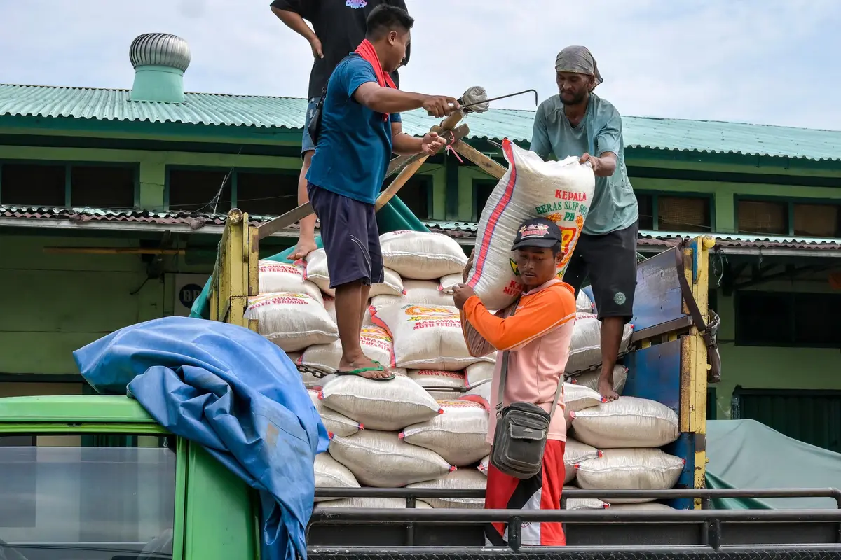 Turun Sedikit, Harga Beras Belum Stabil
