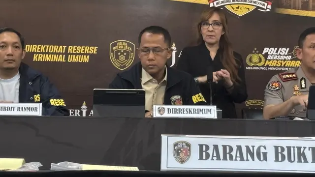 Direktur Reserse Kriminal Umum (Dirreskrimum) Polda Metro Jaya Kombes Pol Imron Ermawan saat konferensi pers, Sabtu (31/10/2026). (Liputan6.com/Ady Anugrahadi)