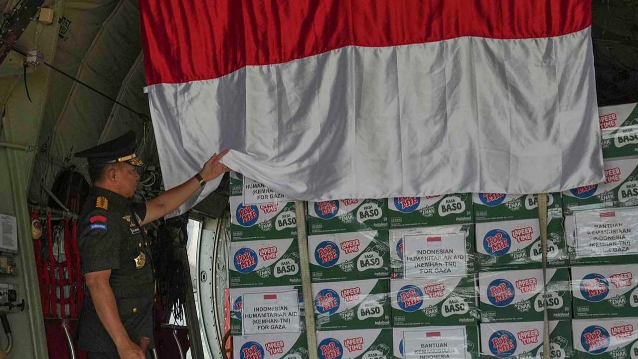 FOTO: Indonesia Kirim 800 Ton Bantuan untuk Gaza Lewat Misi Satgas Merah Putih II