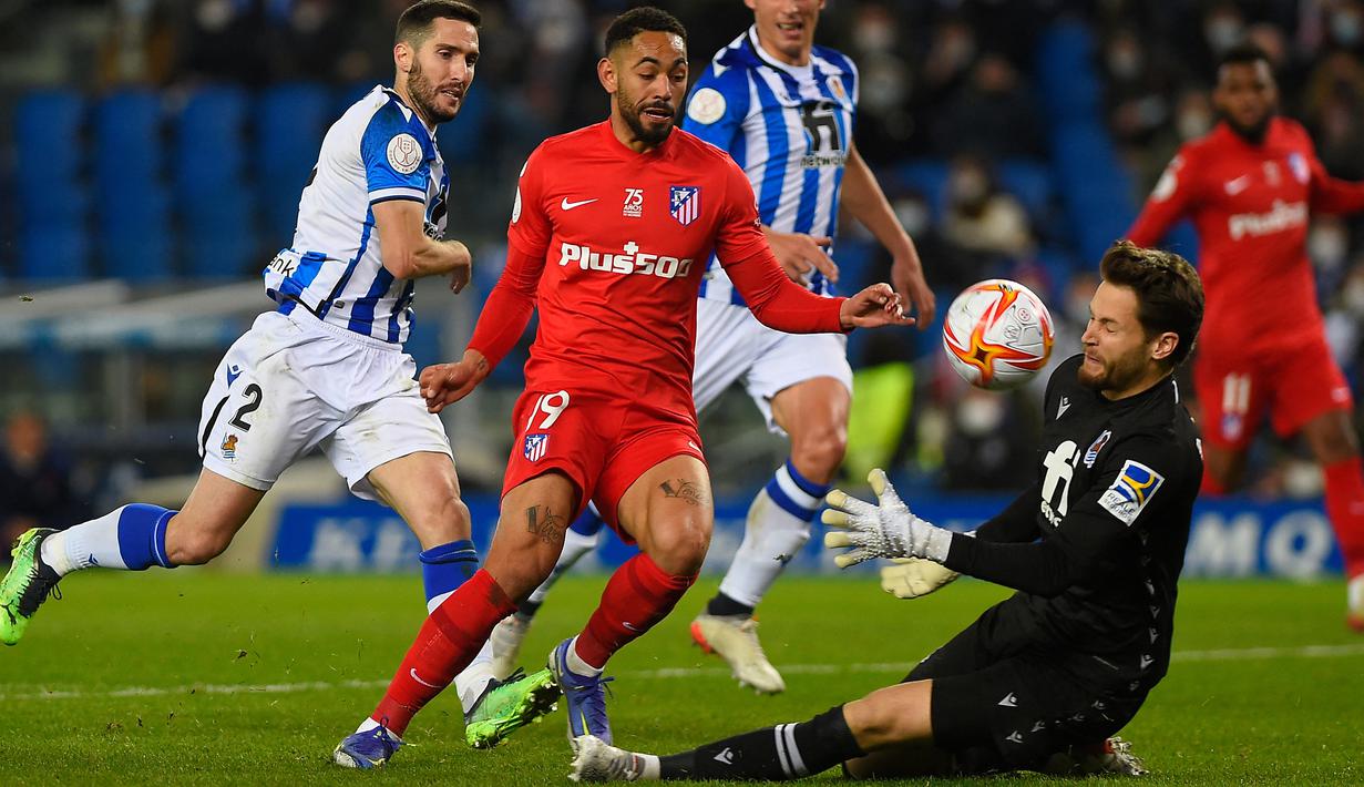 Alex Remiro. Kiper kelahiran Cascante berusia 27 tahun yang sejak awal musim 2019/2020 memperkuat Real Sociedad usai didatangkan dari Athletic Bilbao dengan status bebas transfer ini belum sekalipun membela Timnas senior Spanyol. Ia pernah memperkuat Timnas Spanyol di level U-18 dan U-19. Bersama Real Sociedad ia telah tampil dalam 124 laga di semua ajang dengan torehan 51 kali clean sheet dan kebobolan 131 gol. Musim 2022/2023 ini ia telah tampil di dua laga awal Liga Spanyol dan bermain penuh selama 90 menit. (AFP/Ander Gillenea)