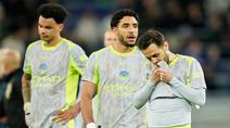 Raut kekecewaan para pemain Manchester City usai hasil imbang 3-3 kontra Everton pada laga pekan ke-35 Premier League, Selasa (05/05/2026) dini hari WIB. (AP Photo/Dave Thompson)