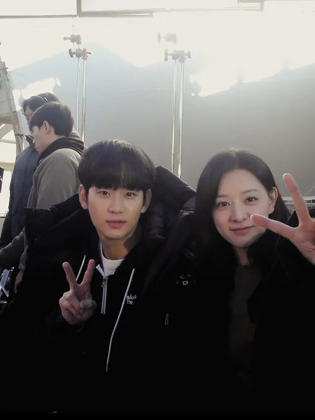 Foto Bareng Kim Soo Hyun dan Kim Ji Won Bikin Netizen Gemas Sampai Ingin Mereka Cinlok (instagram.com/soohyun_k216)
