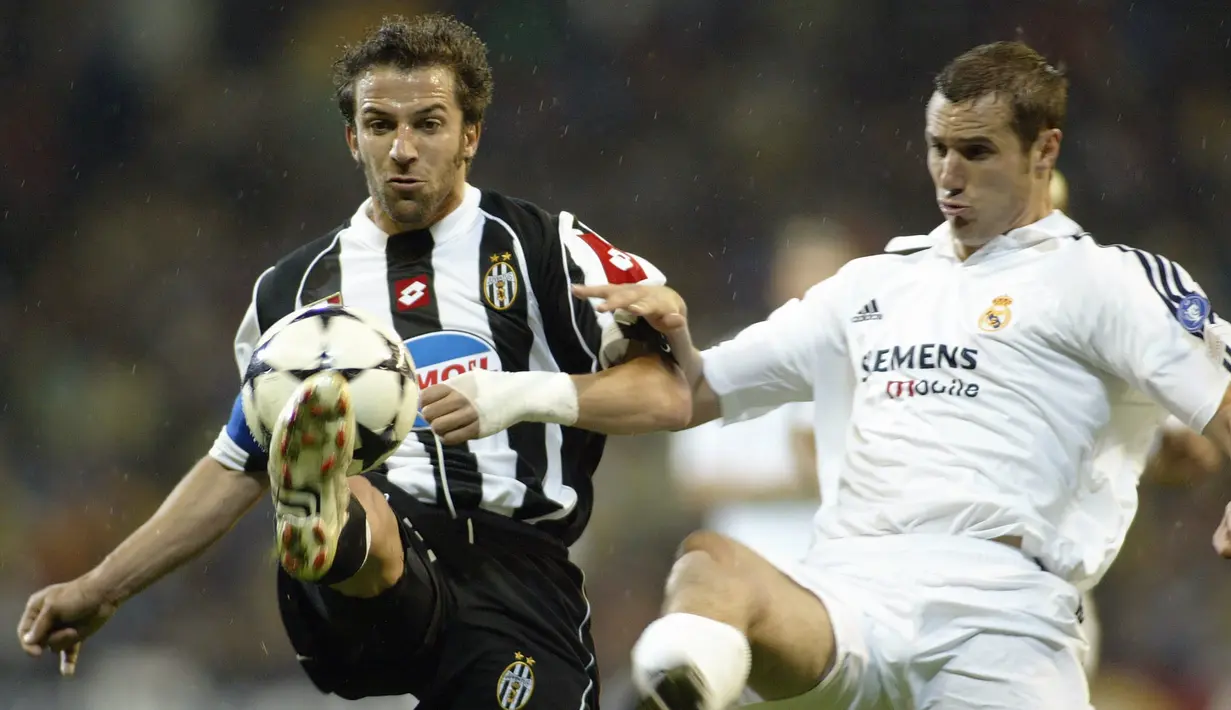 Alessandro Del Piero - Del Piero menjadi striker andalan Juventus di era 1990-an. Del Piero sukses membawa Juventus meraih tiga gelar Serie A pada era 1990-an serta trofi Liga Champions pada 1996. (AFP/Javier Soriano)