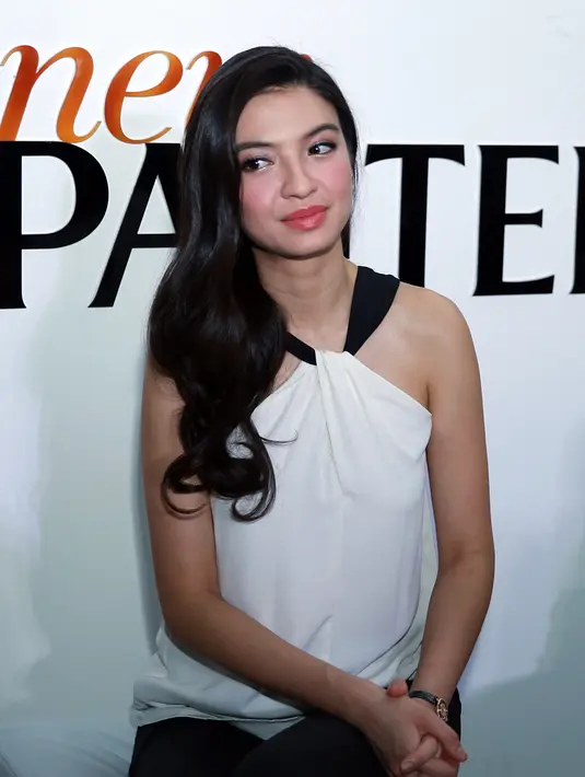 Profesi Raline Shah mengharuskan rambutnya disiksa oleh bermacam-macam peralatan perawatan rambut, meski begitu dirinya termasuk pribadi yang lebih suka merawat kesehatan rambutnya sendiri ketimbang mempercayakan jasa salon. (Deki Prayoga/Bintang.com)