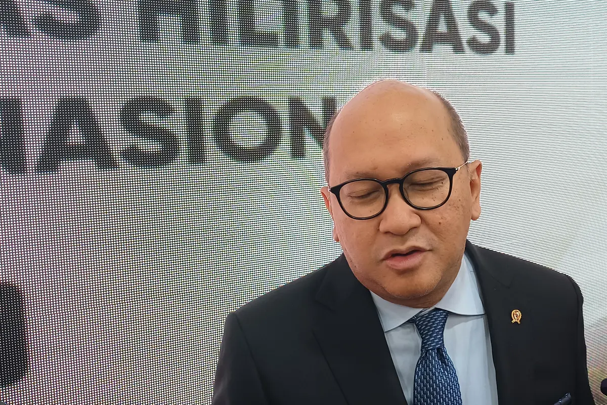 CEO Danantara Rosan Roeslani di Kantor Kementerian ESDM.