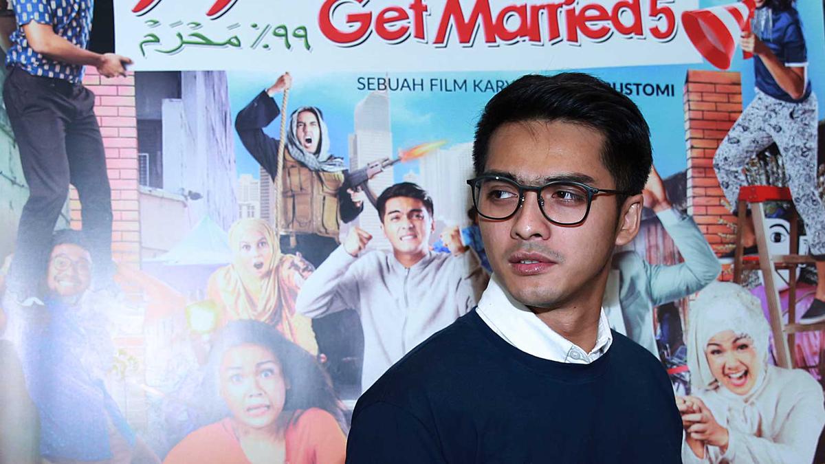 Ricky Harun Kenakan Pakaian Kerajaan di Sinetron Pangeran