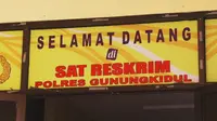 Roji datang ke Mapolres Gunungkidul, Rabu (8/9/2021) malam sekitar pukul 20.30 WIB dengan didampingi keluarganya.