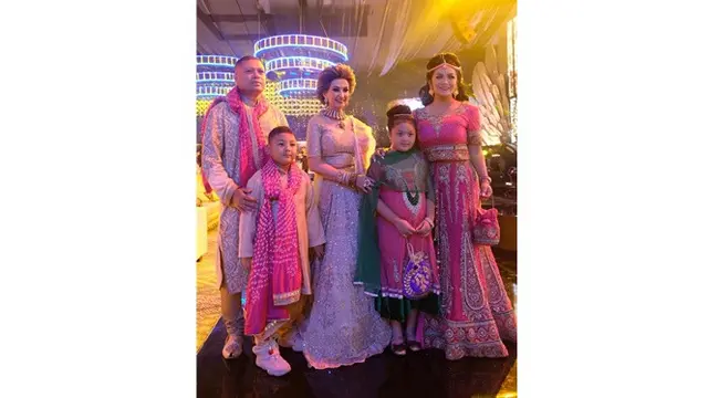 Gaya 10 Seleb Tanah Air Hadiri Royal Wedding Anak Raam Punjabi