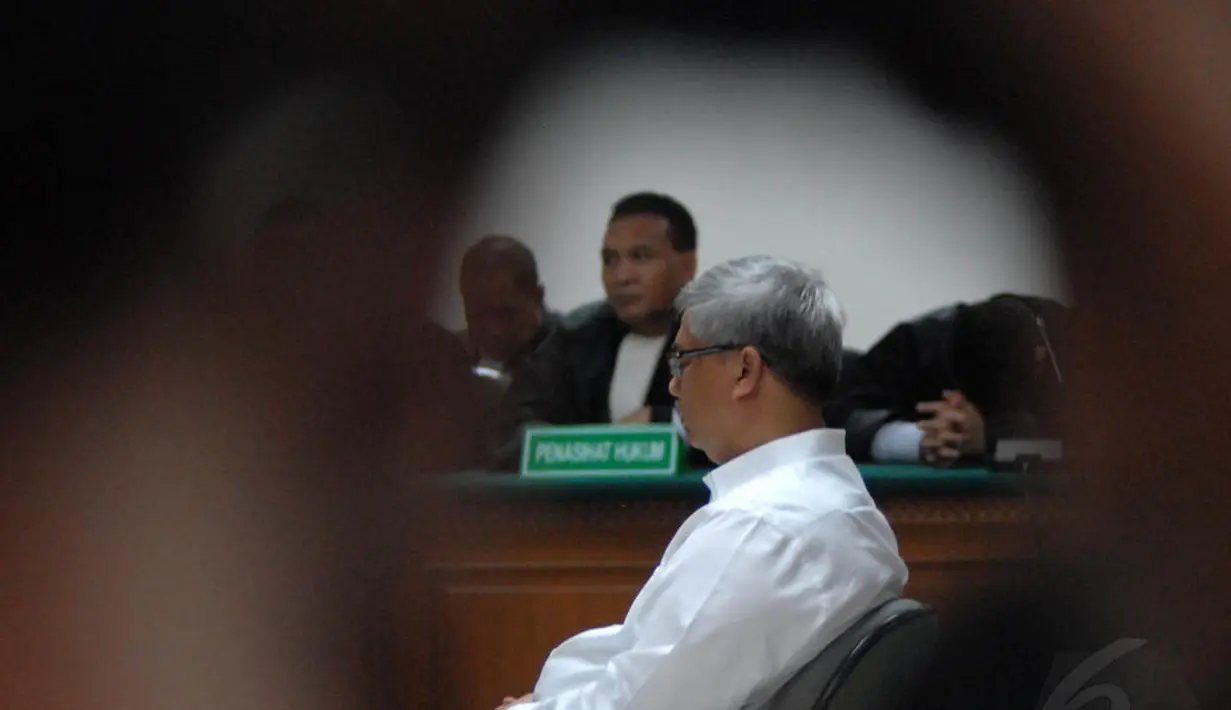 Sebelumnya, mantan Ketua MK itu dituntut JPU pidana penjara seumur hidup dan denda Rp 10 miliar. (Liputan6.com/Miftahul Hayat)